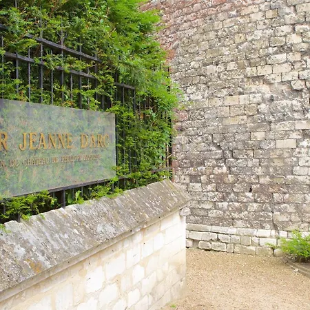 Chic Apart With Terace And Parking Apartment