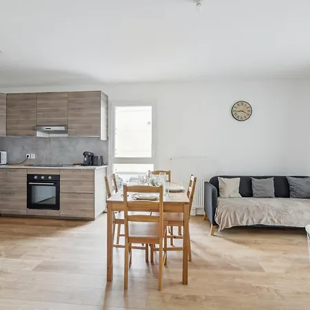 Chic Apart With Terace And Parking Apartment *