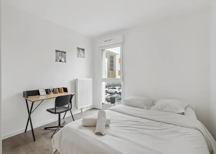 Chic Apart With Terace And Parking *